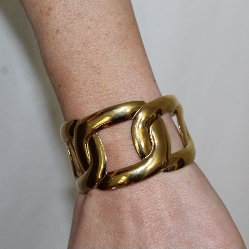Elegant Gold Chain Bracelet